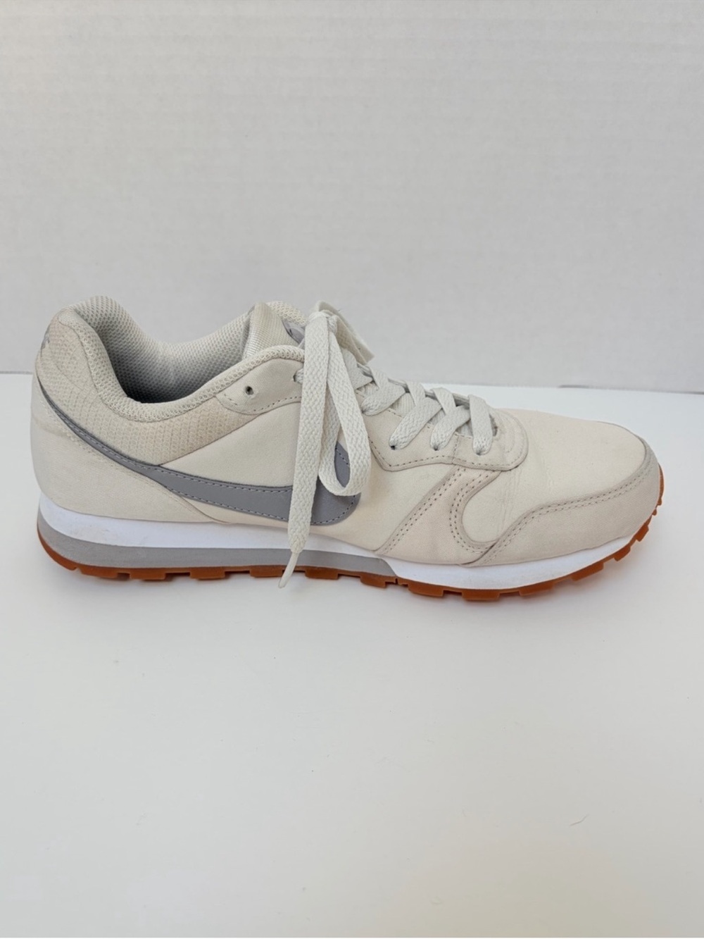 Nike Running Walking Sneakers Cushioned Lightweight Athletic Cream Gray Size 7.5